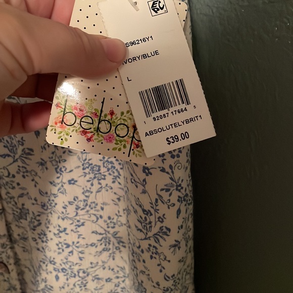 Brand new boho summer/spring long skirt juniors size (L)bought from macys . - Picture 4 of 5